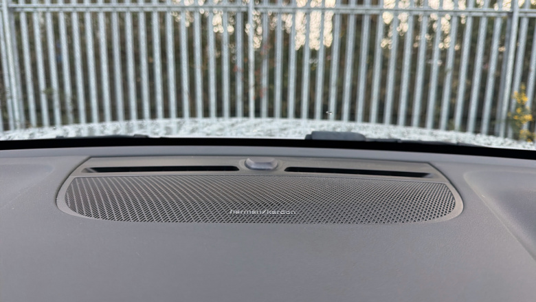 Volvo XC40 2.0 B4P Ultimate Dark 5dr Auto Petrol Estate